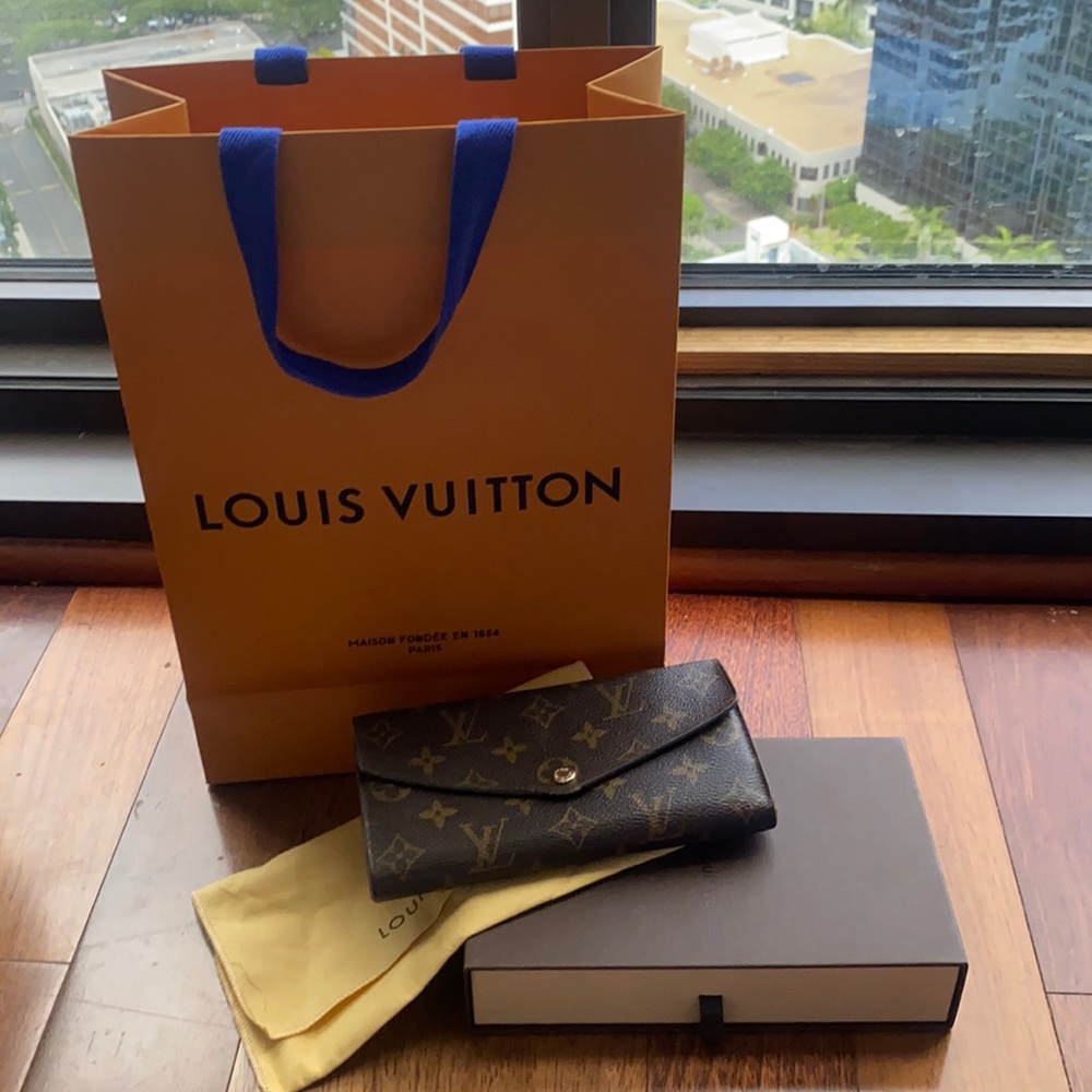 Louis Vuitton Sarah Wallet with box and bag